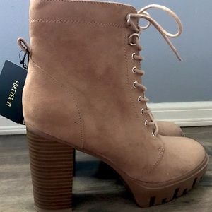 COMBAT STYLE HEEL BOOTIES